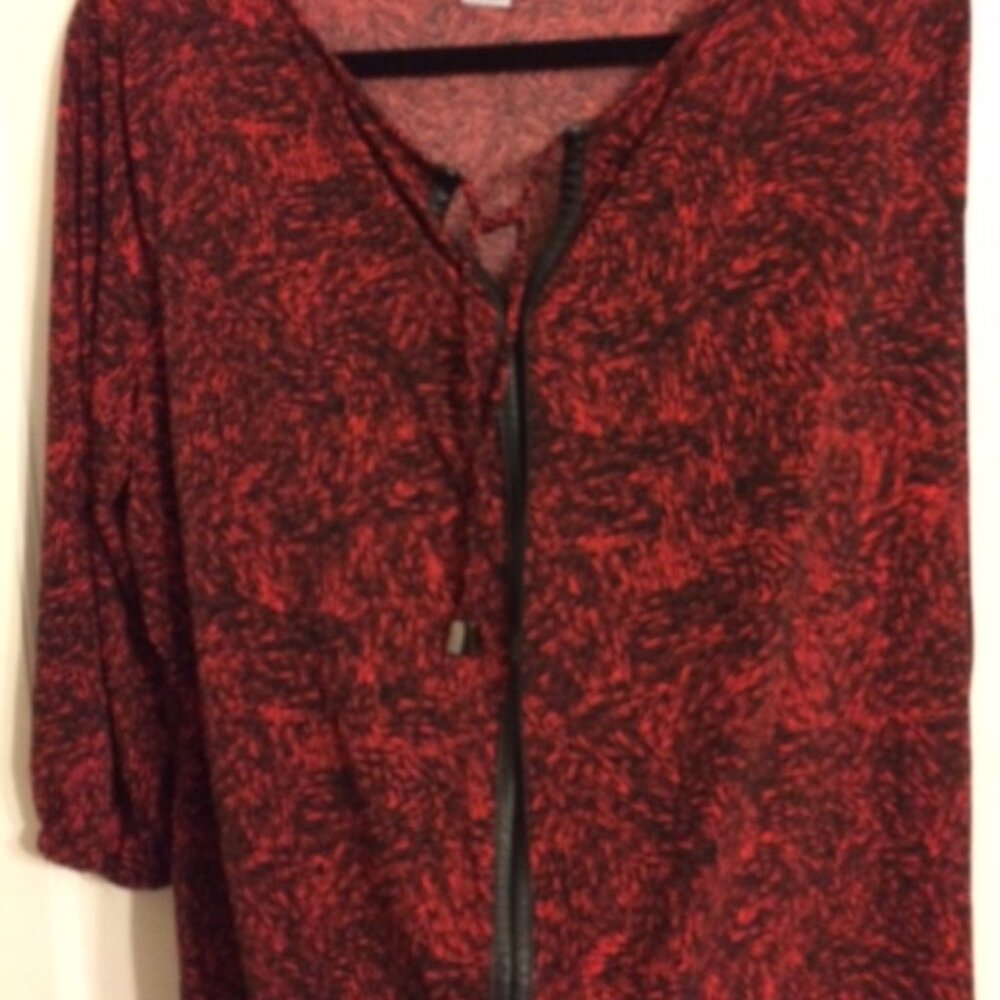 Liz Claiborne Woman Red & Black Print Top with Black Trim | Size 1X